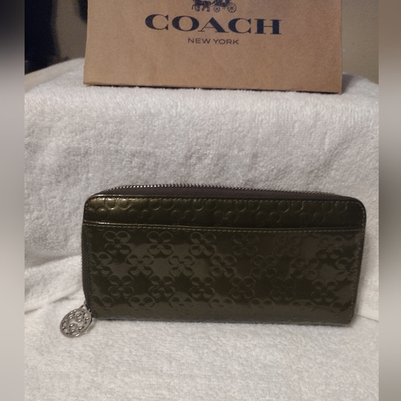 Coach Wallet - Picture 1 of 5